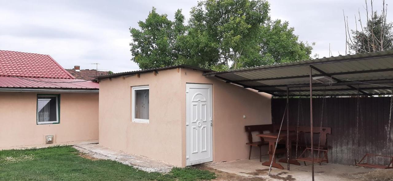 Viktoria Vendeghaz Appartement Miskolc Buitenkant foto