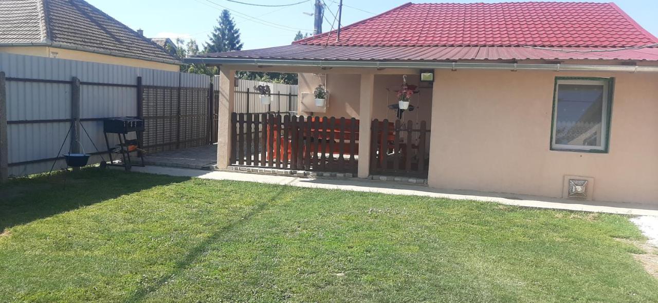 Viktoria Vendeghaz Appartement Miskolc Buitenkant foto