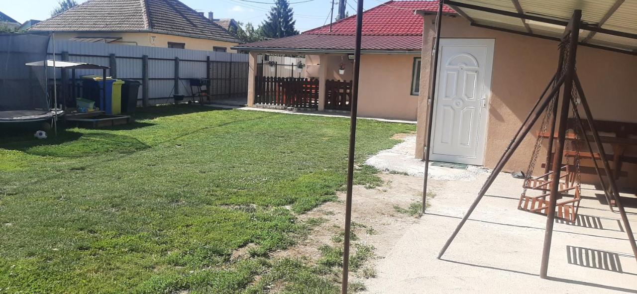 Viktoria Vendeghaz Appartement Miskolc Buitenkant foto